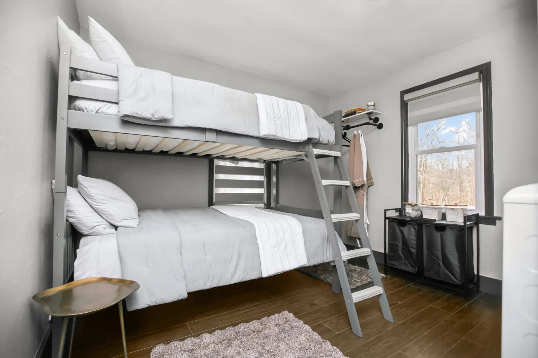 Bunk beds in the Lake Erie Room at Copper Top Ridge vacation rental